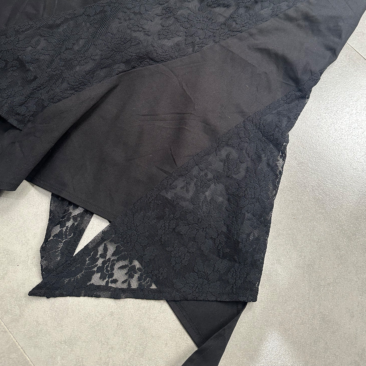 Asymmetric Lace Splicing Skirt