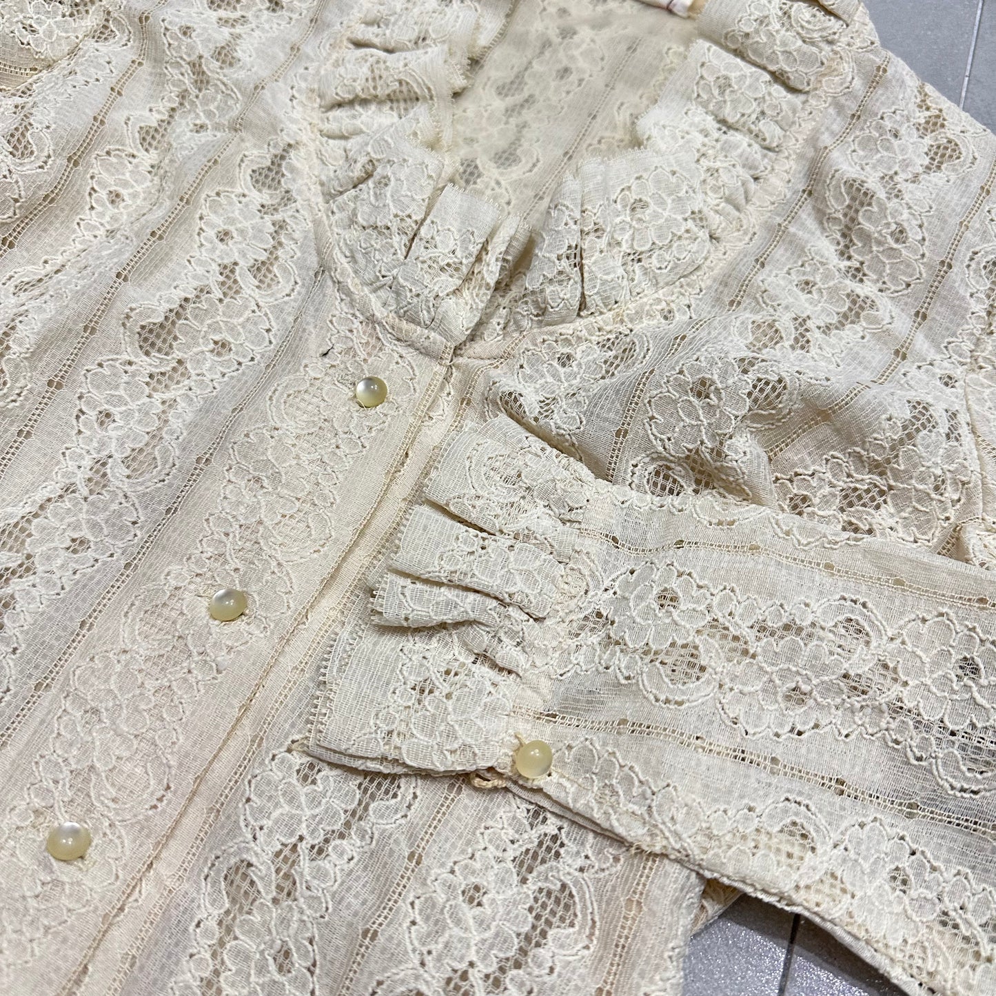 Ruffle Collar Sheer Lace Long Sleeves Shirt