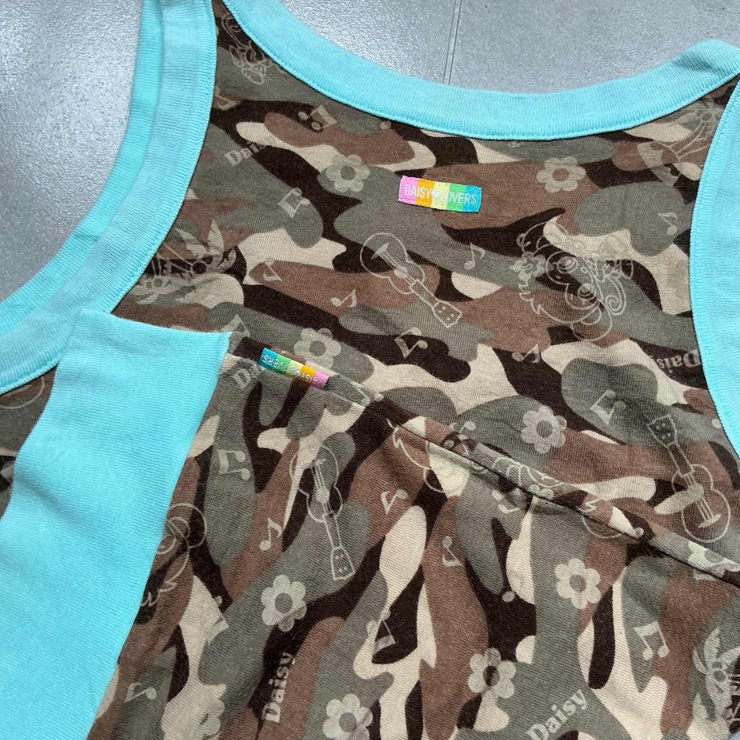 Daisy Lovers Camo Tank Top