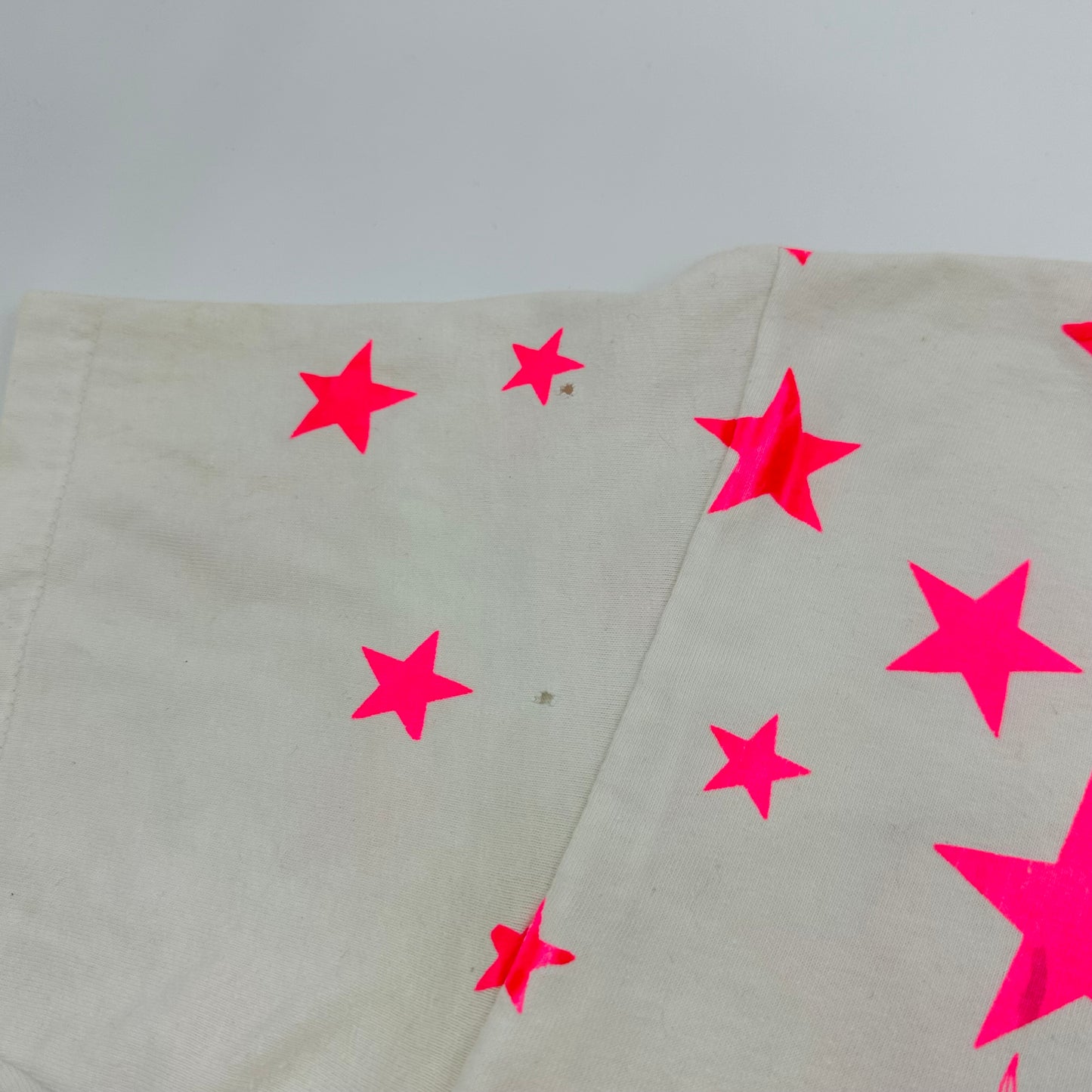 00s Mad Toyz All Over Neon Pink Star Devil Skull Print Tee