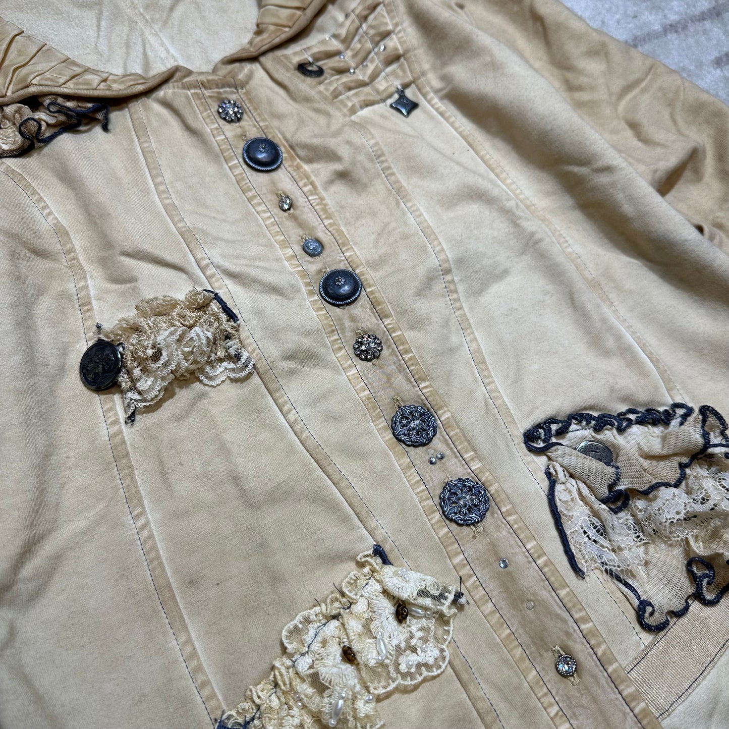 Button Detailed Outer