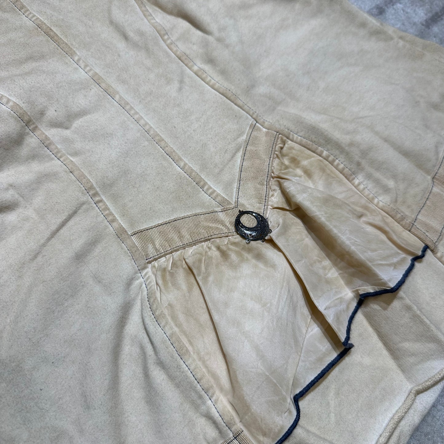 Button Detailed Outer