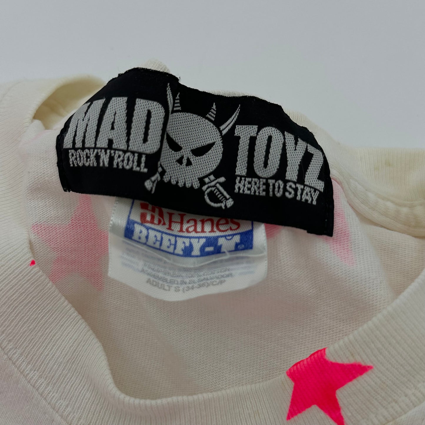 00s Mad Toyz All Over Neon Pink Star Devil Skull Print Tee