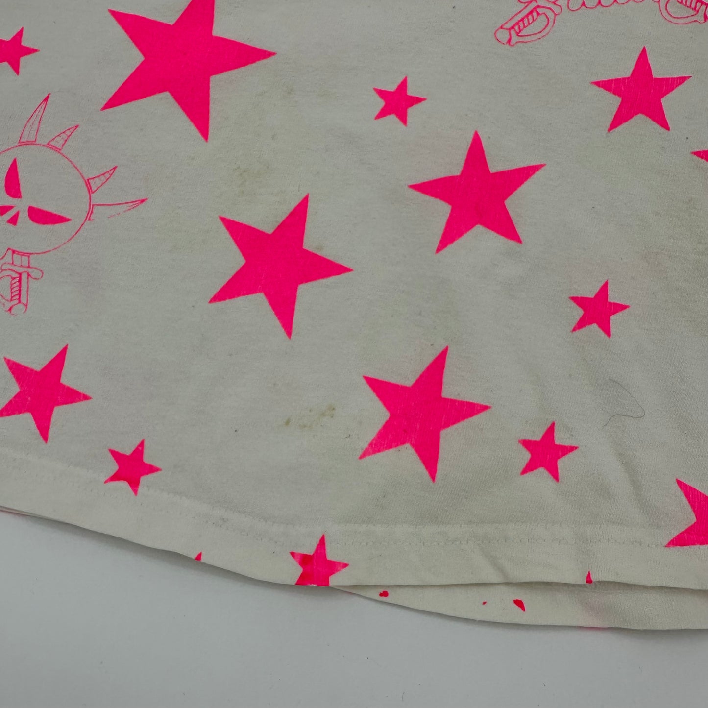 00s Mad Toyz All Over Neon Pink Star Devil Skull Print Tee