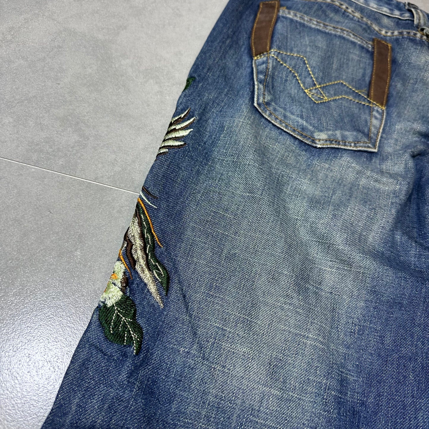 00s Replay Floral Bird Embroidery Straight Jeans (Hong Kong Made)