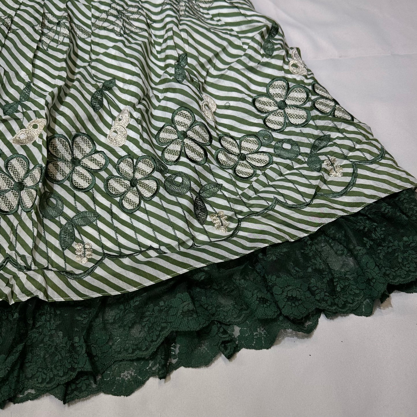 Floral Embroidery Stripe Skirt