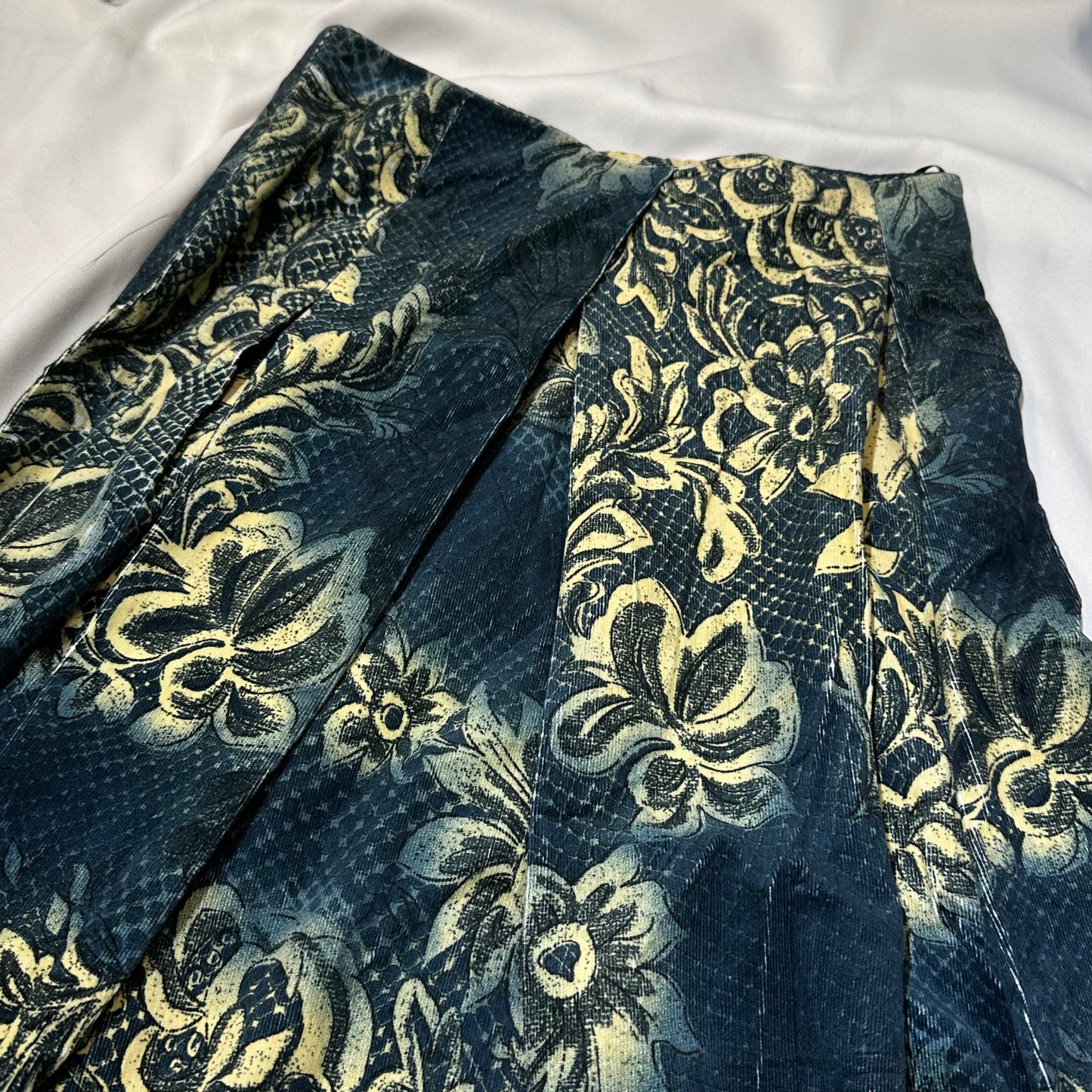 Damask Pleated Skirt with Lace Hem