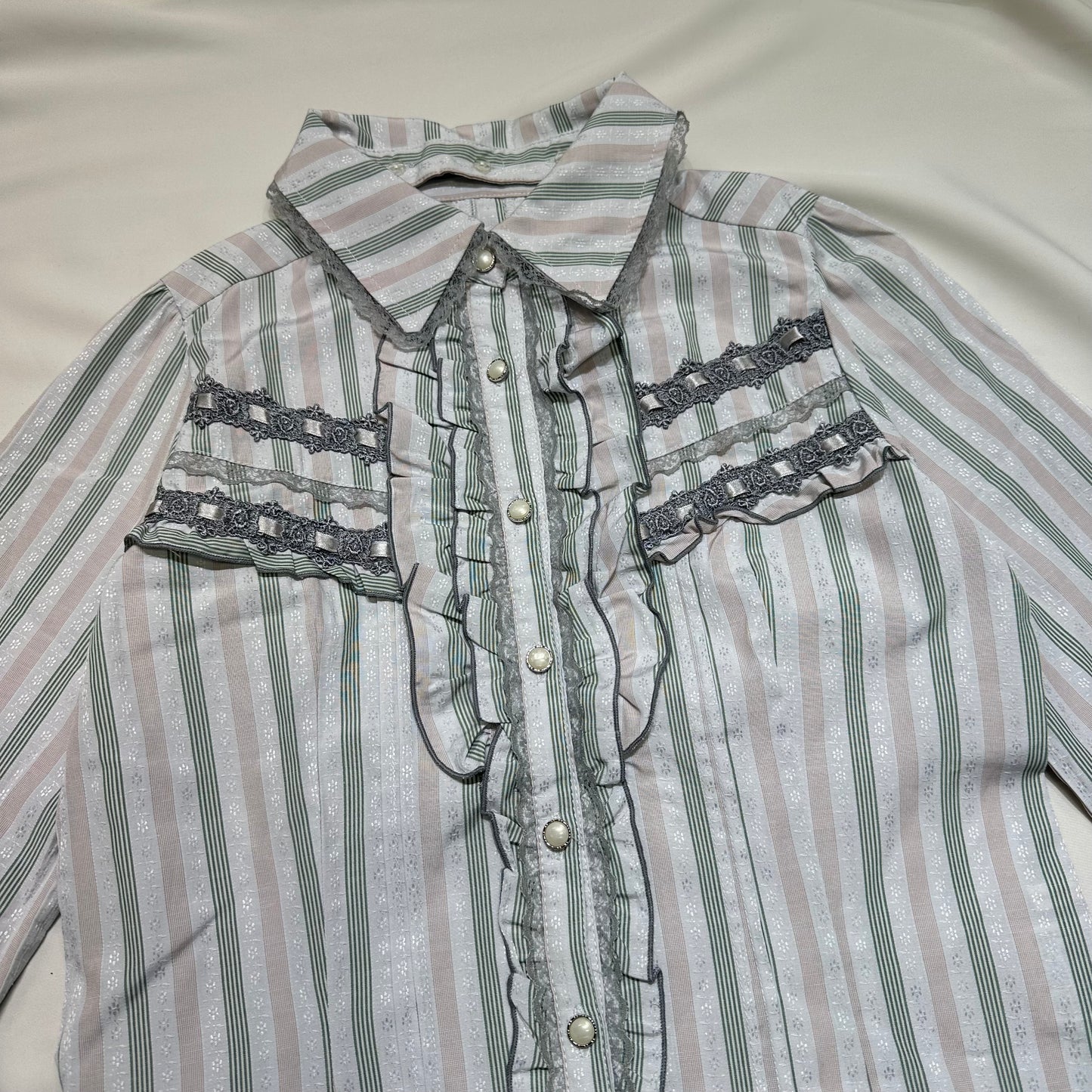Axes Femme Shirt with Removable Collar