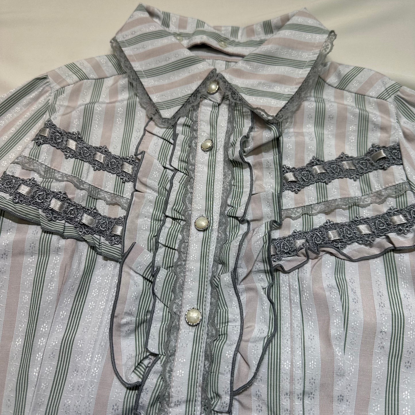 Axes Femme Shirt with Removable Collar