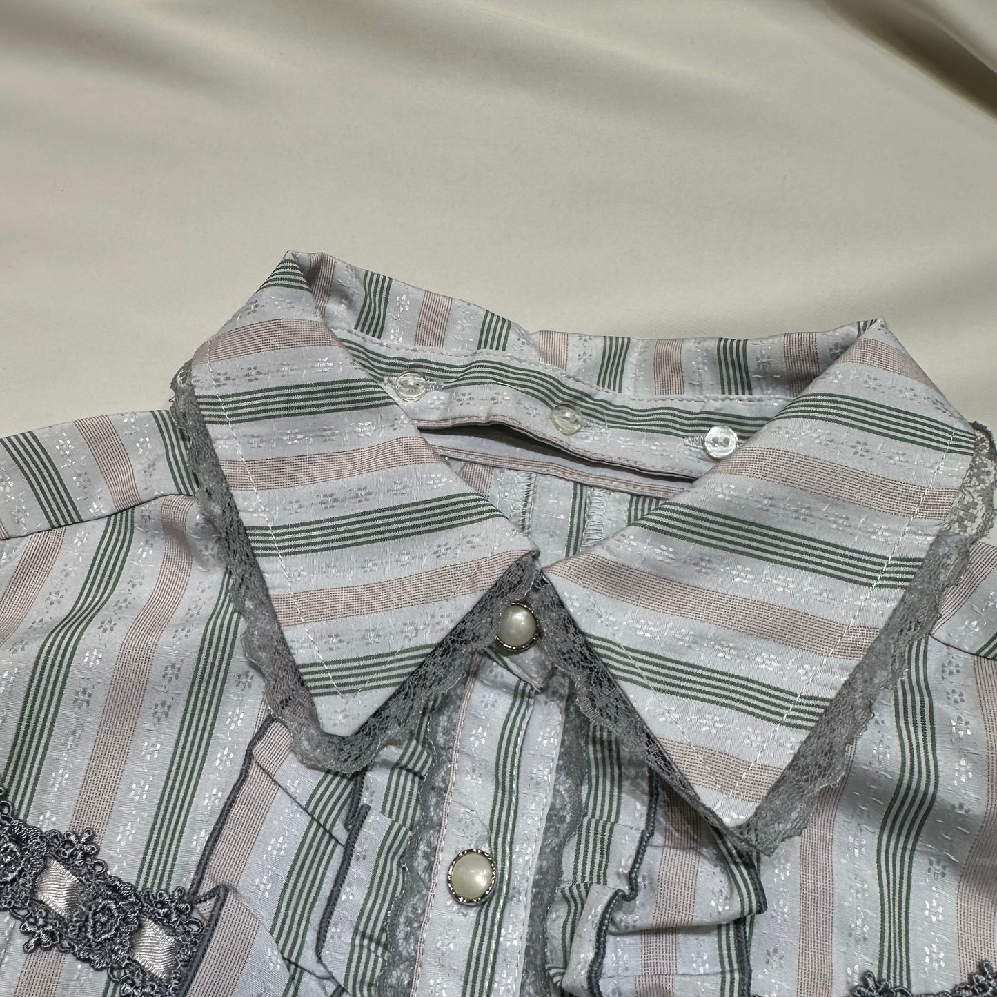 Axes Femme Shirt with Removable Collar